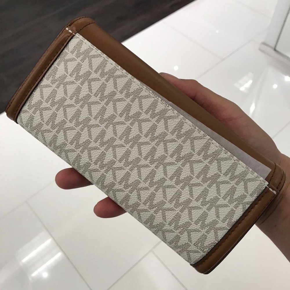 Michael Kors Fulton Flap Large Continental Wallet - Picture 4 of 6
